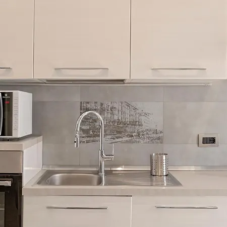 Homiday - Grey - Free Parking