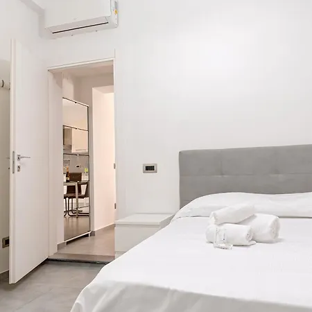 Homiday - Grey - Free Parking Apartment