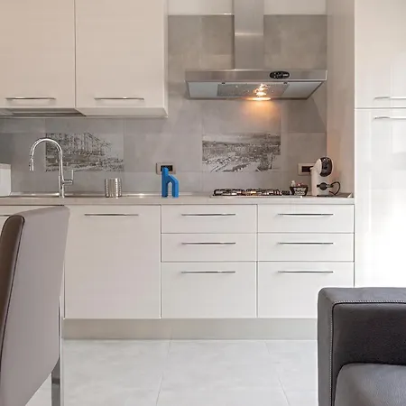 Homiday - Grey - Free Parking Apartment *